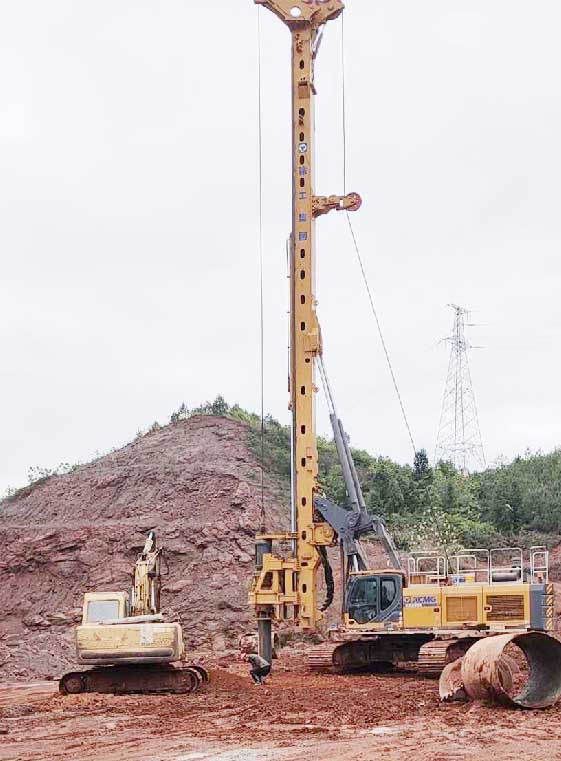 贛縣鑫業(yè)工地旋挖機施工現(xiàn)場